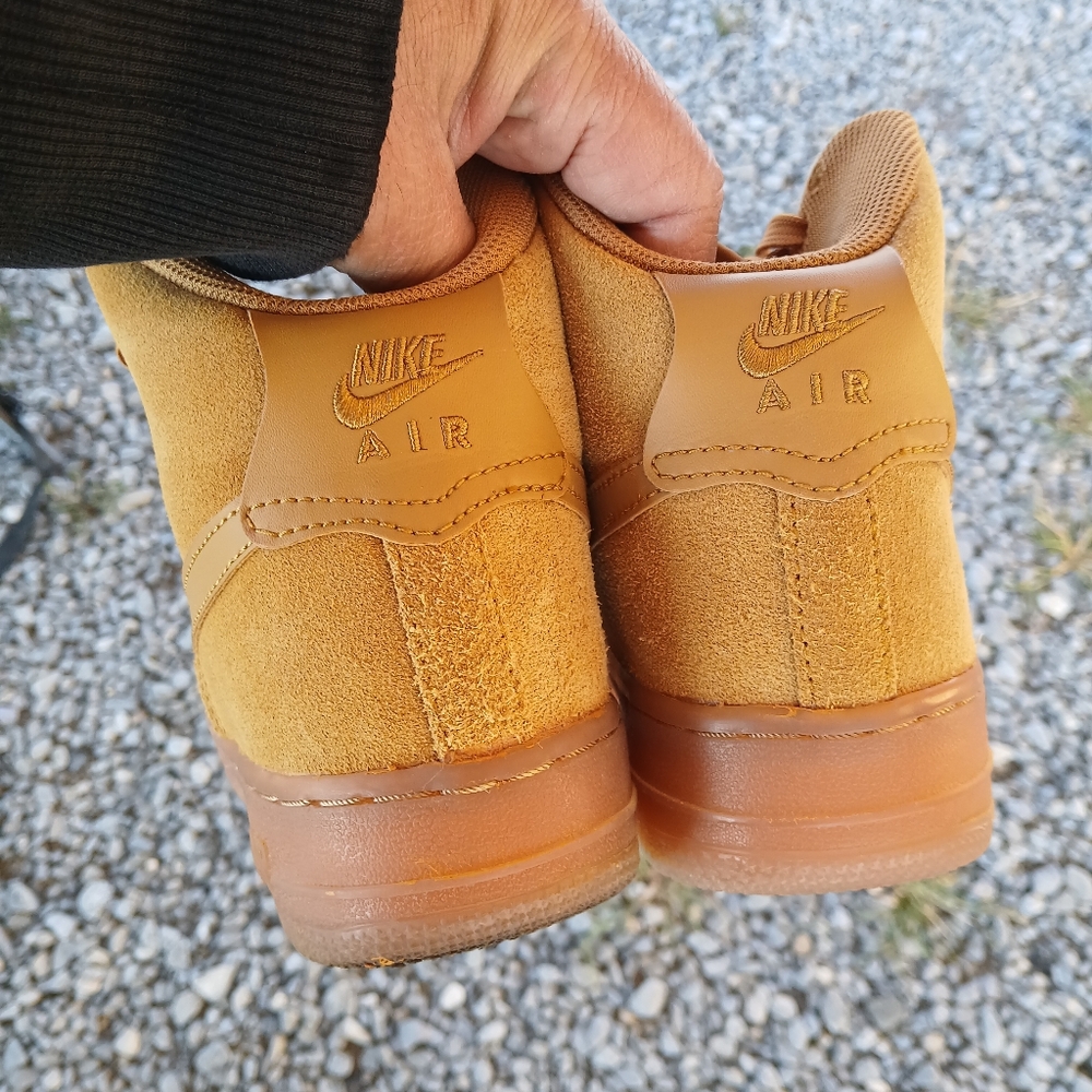 Nike Air Force 1 High LV8 Streetwear/Lifestyle Shoes Size 5 Youth/6.5 Women - Picture 3 of 10